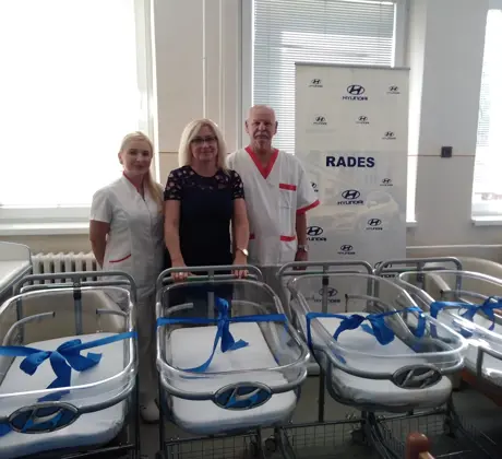 Už aj novorodenci v Nemocnici Snina, s.r.o. jazdia na nových Hyundai ix1